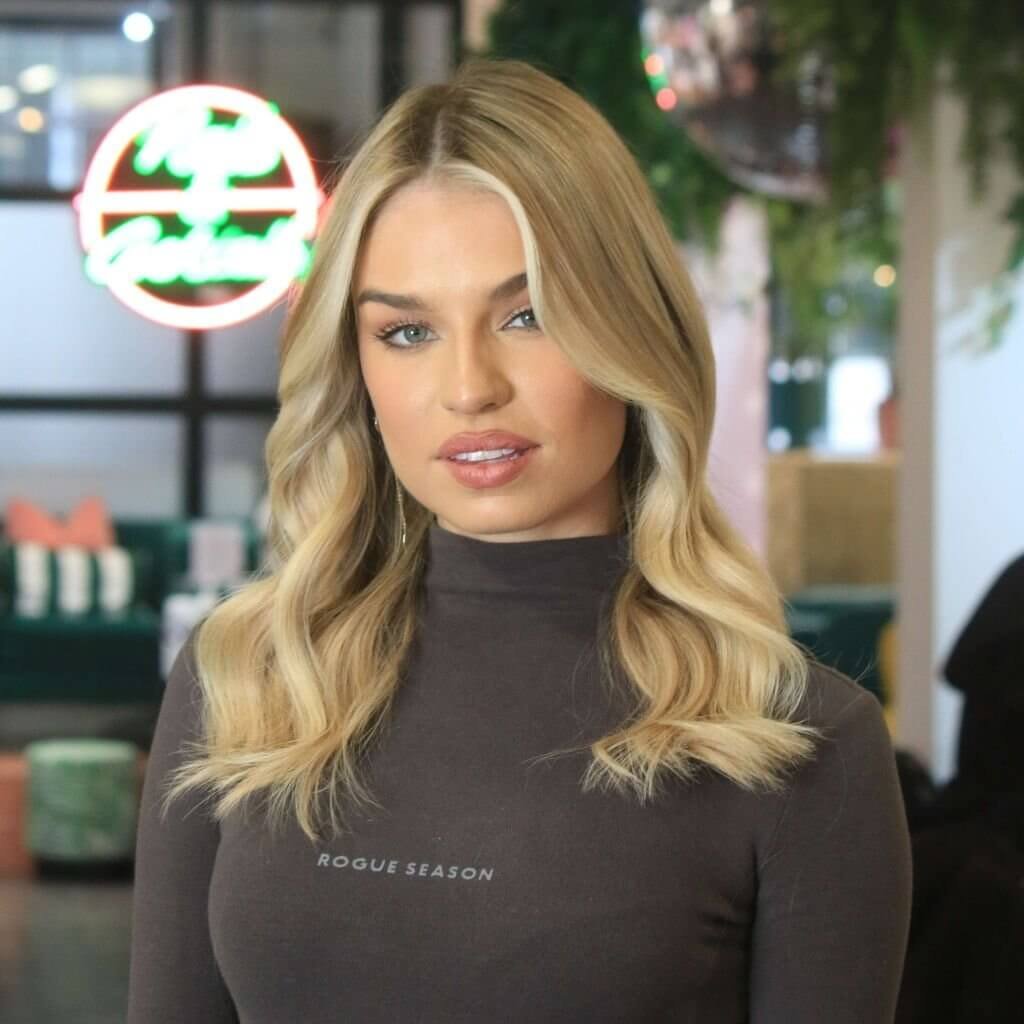 Highlights hair colour service